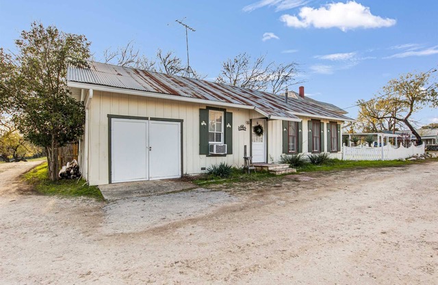 Carriage Inn - Cottage