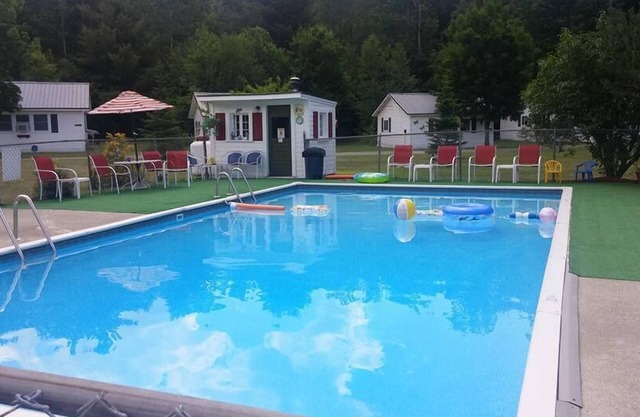 Carroll Motel & Cottages