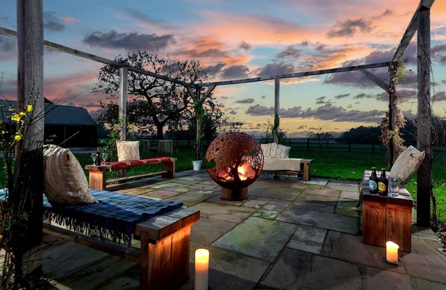 Cart House 2 bedrooms - sleeps 4-5 guests in 2 bedrooms
