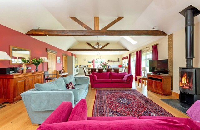 Cart House 4 bedrooms - sleeps 9 guests in 4 bedrooms