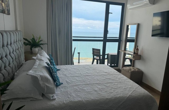 Cartagena WOW Ocean View, Rooftop Pool, Gym & Desk