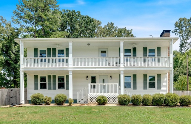 Cartersville Colonial Family-Friendly Retreat with Spacious Yardn
