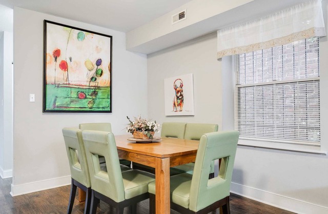 Carytown Home/Free Parking/Fenced Yard/Family-Friendly/4TVs