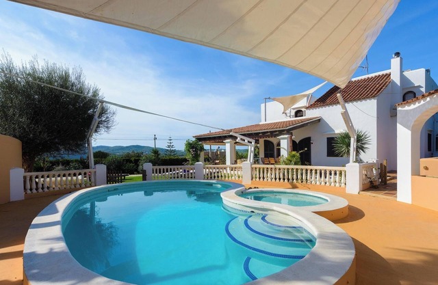 CAS BAYAROL, house with private pool.