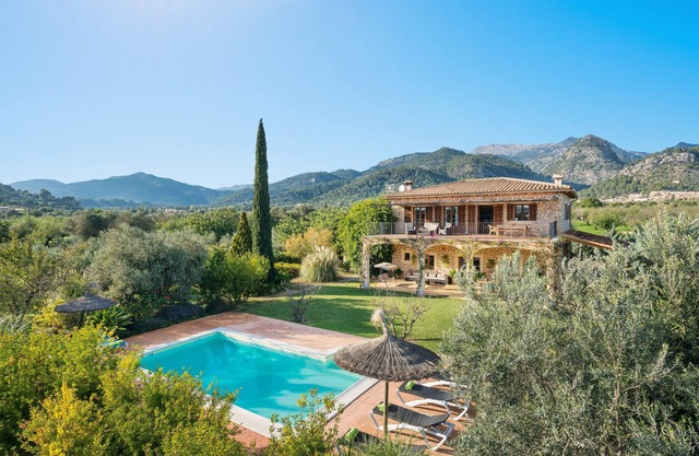 CAS COLECTOR - Impressive villa with private pool and spectacular views to the mountains a