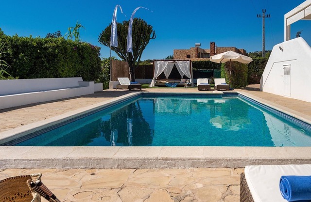 Cas Garrovers, beautiful house with private pool.