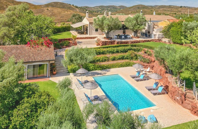Casa Cuco - Beautiful luxury villa in a green valley with pool