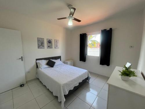 Casa 1 km da Praia Enseada com Garagem