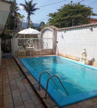 Casa 30 metros da praia com wifi e garagem 6 carros