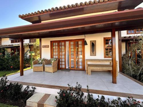 Casa a 4 Min da Praia de Manguinhos com Piscina, Sauna e Área Kids