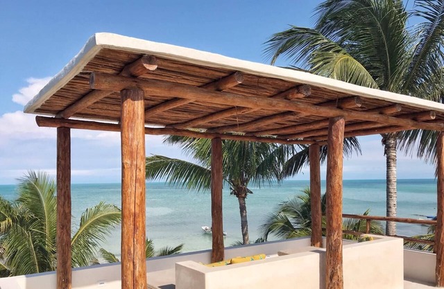 Casa Acacia - Stylish Beachfront Property