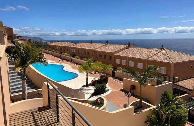 Casa Adosada de lujo con piscina y vistas al mar