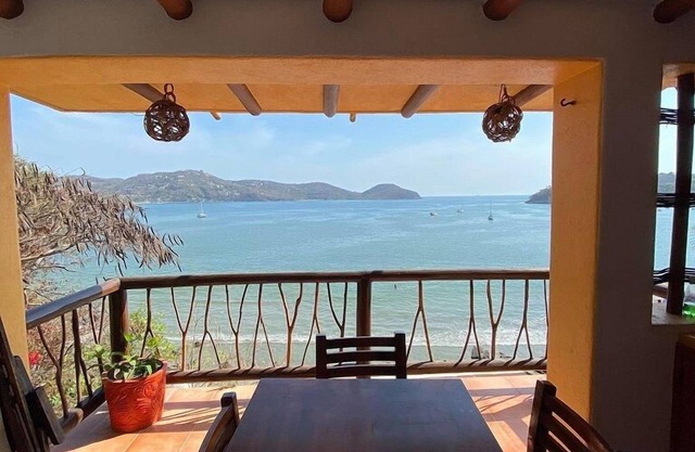 casa adriana zihuatanejo