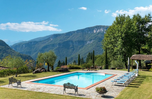 Casa al Colle - Five Bedroom Villa, Sleeps 10