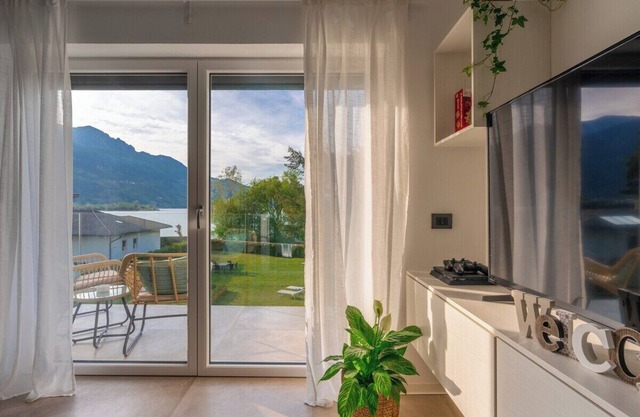 Casa al lago di TSS'- Lakefront - Large Garden - Perfect for Families and Groups