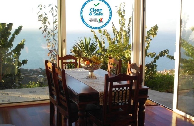 Casa Albatros- with 180 degrees sea view with private garden, entrance and WiFi