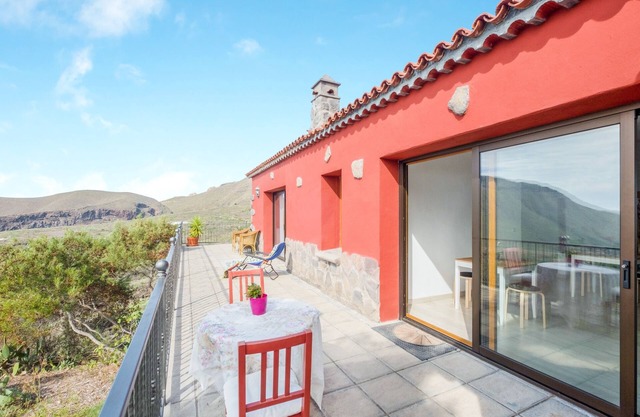 “Casa Aloe” with Mountain View, Wi-Fi, Balcony, Terrace, Garden & Pool