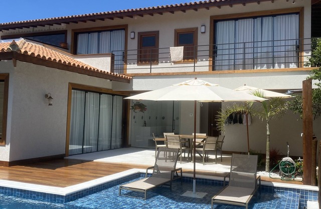 Casa Alto Padrão a 100 Metros da Praia Brava