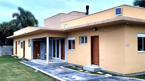 Casa Amarela - à 100 metros da praia