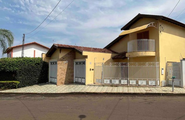 Casa Amarela - Sobrado em Brotas