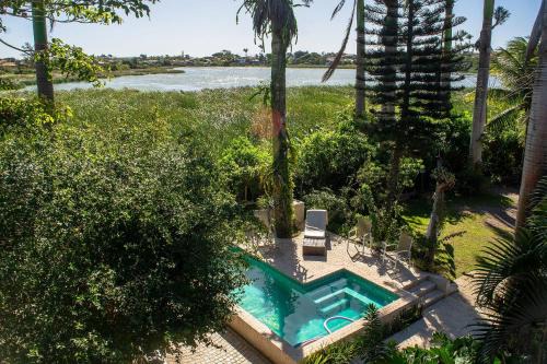 Casa ampla: 450 metros da praia de Geribá com piscina e churrasqueira