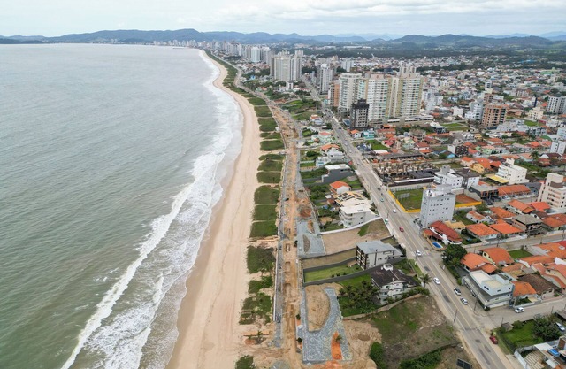 Casa ampla a 500 metros da praia ZT7028