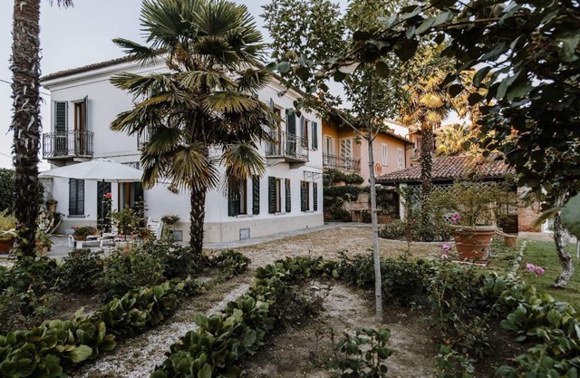 Casa Angiolina 1800 farmhouse in Govone hills of Roero & Langhe, wine food relaxation