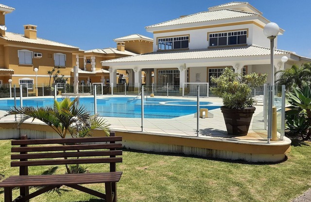 Casa Aprazível em Condomínio Fechado Próxima da Praia