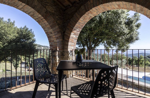 Casa Archi: Luxurious villa with shared pool, tennis court & breathtaking views!