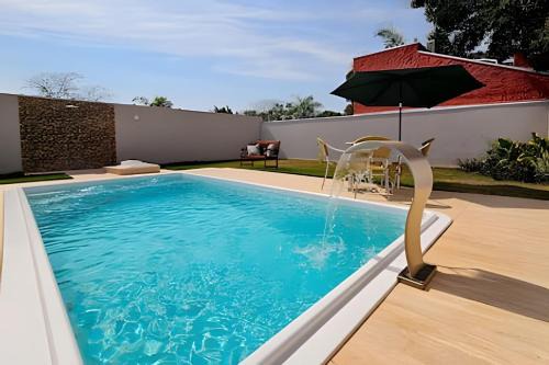 Casa Aurora, com piscina, 3Q para até 10 pessoas.