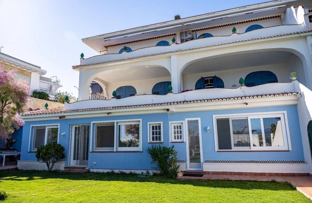 Casa Azzurra apartment with garden by the sea