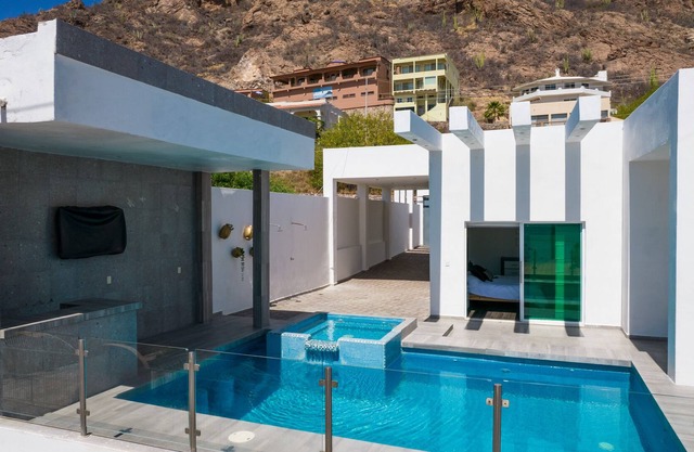 Casa Bacanora with beautiful ocean view 3 min from the beach