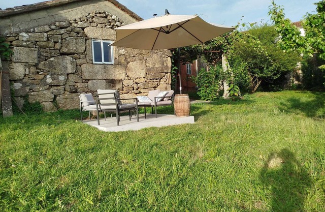 Casa bandulu, charming and sustainable rural house next to the Miño River