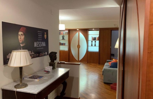 Casa Battisti Messina Centro finished apartment max 3 rooms, max 9 people.