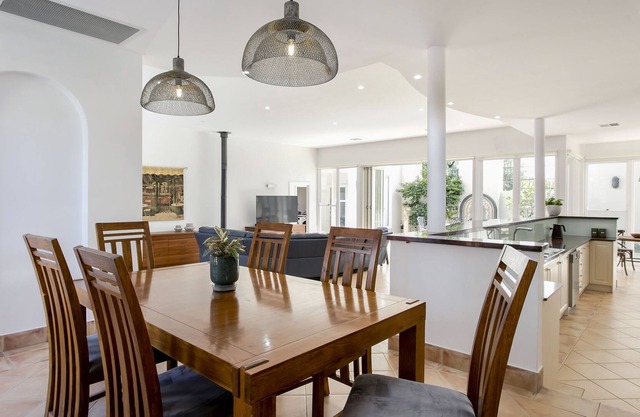Casa Bella - Central Location | Luxury Amenities