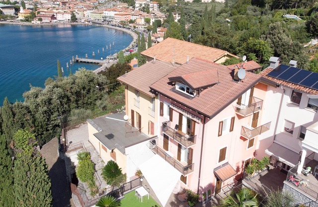 Casa Bellavista Two-bedroom apartment with lake view