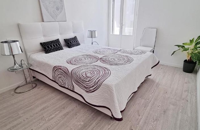 Casa Bianca - 2 Bedroom Design Apartment