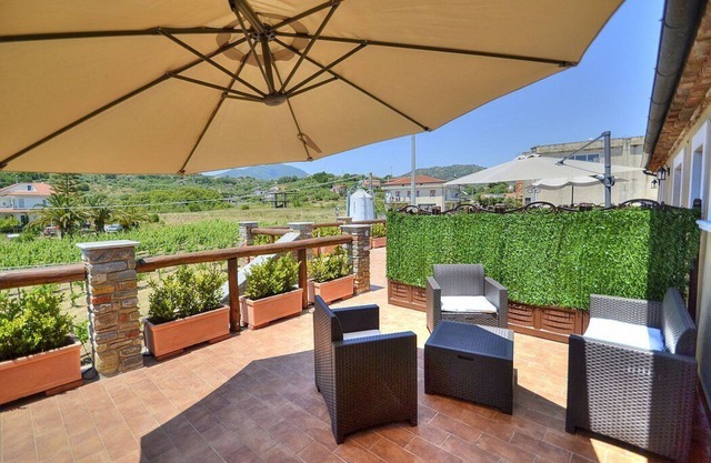 Casa Biancolilla B: A welcoming apartment situated at a short distance from the beach, with Free WI-FI.