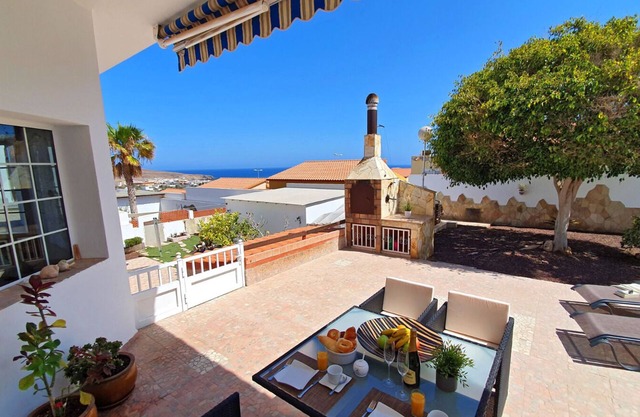 Casa Blanca max. 4 persons -WiFi -with sea view -2 bedrooms