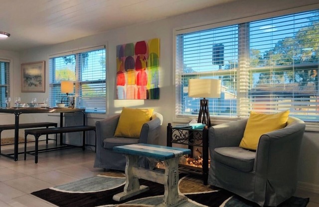 Casa Blue - Beautiful Renovated Cottage Close to Downtown!