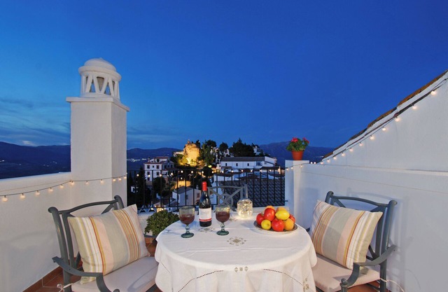 Casa Bonita, an authentic Andalusian village experience. Pets-hispeed WIFI-airco