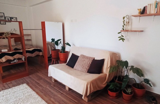 Casa Bonita con Diseño Moderno y un Toque Rústico & Jardín