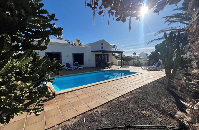 Casa Bonita, Faro Park villa with private pool