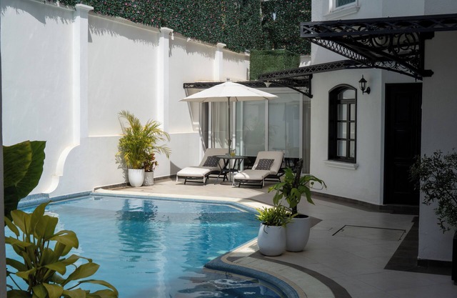 Casa Bonita Hotel & Luxury Residence