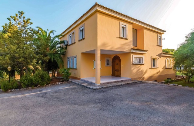 Casa Bonita (ses Salines) - Villa With Pool