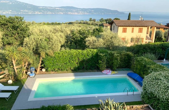 Casa Bougainville Shared Pool & LakeView, Toscolano Maderno, Italy