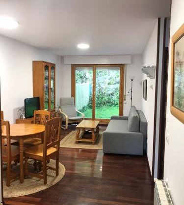 Casa Buganvilla. Apartamento con jardín, a 100 metros del centro.