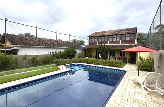 Casa c piscina a 700m da Praia de Caraguatatuba/SP