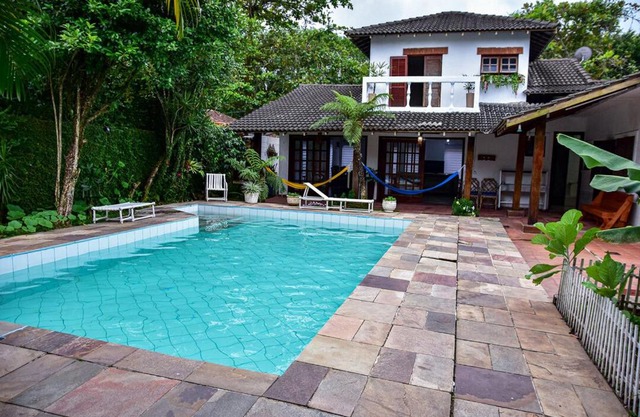 Casa c piscina e churrasqueira no Guarujá - SP