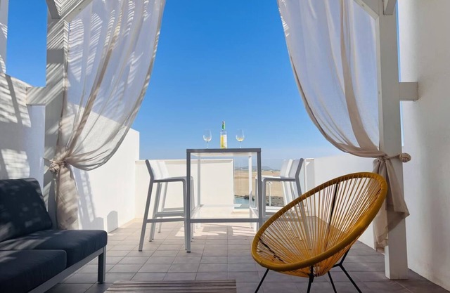 Casa Calima-Modern townhouse with fantastic views close to beach and town